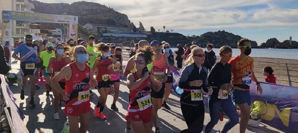 Estas son todas las imágenes de la Media Maratón de Águilas - La Opinión de  Murcia