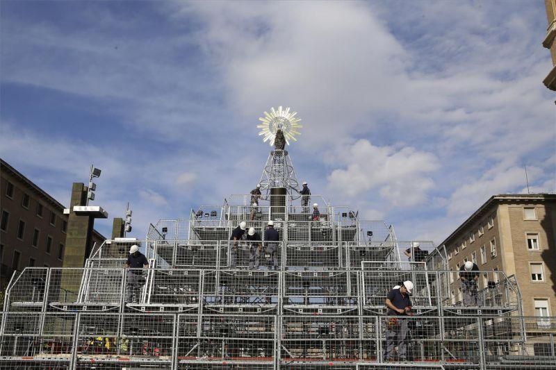 Montaje de la estructura de la Virgen del Pilar