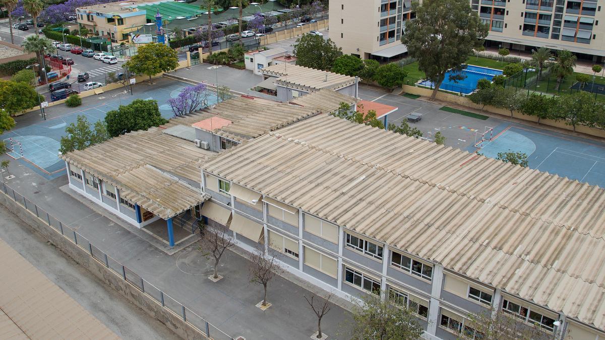 Tejados del colegio El Tossal con amianto