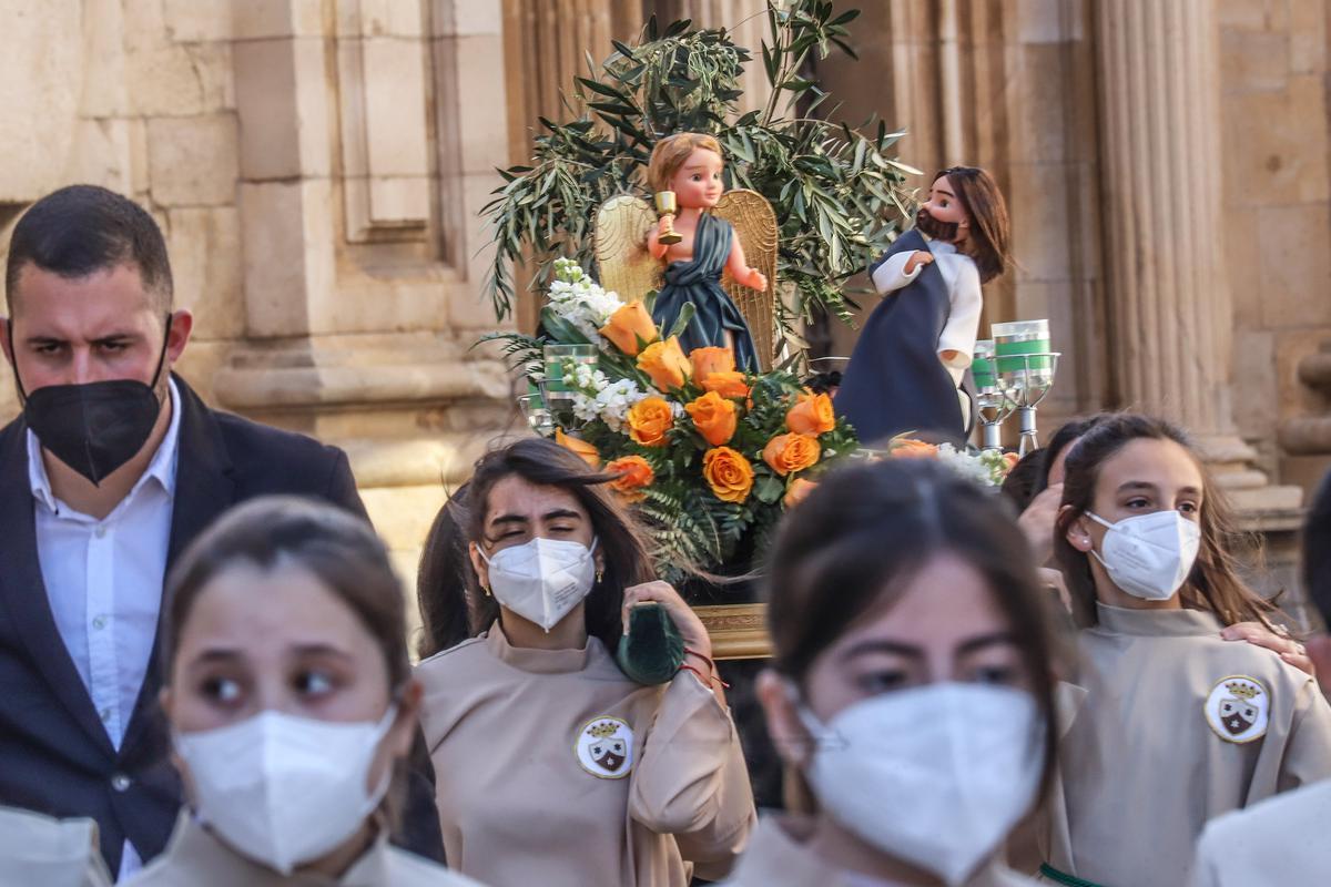 Procesión de los alumnos del colegio Nuestra Señora del Carmen de Orihuela