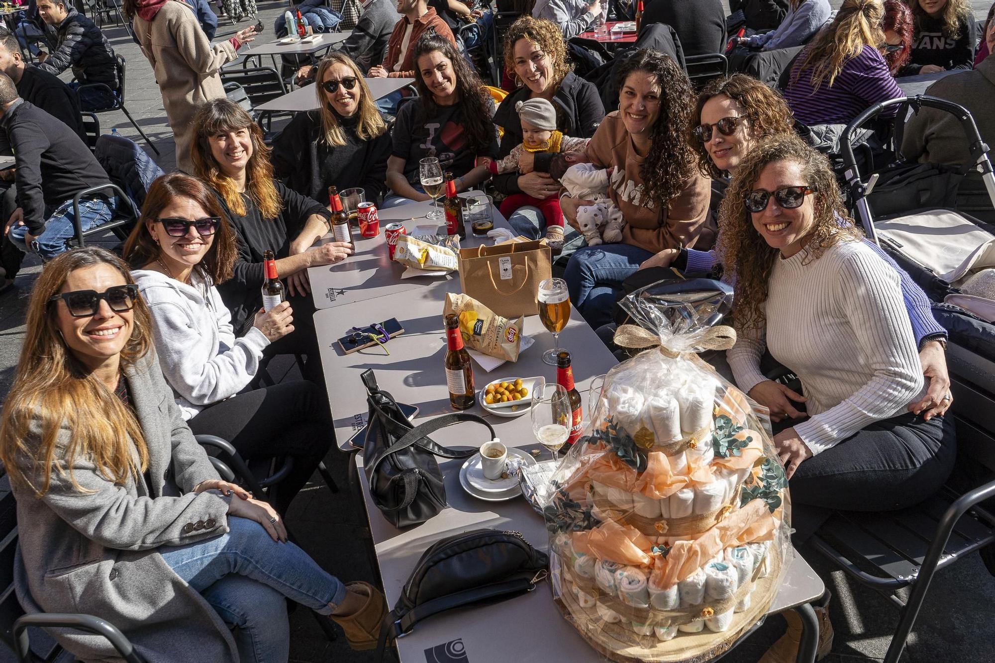 Terrasses plenes al Bages al gener, i en màniga curta