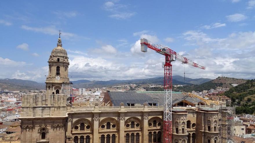 Obras de construcción del tejado de la Catedral de Málaga