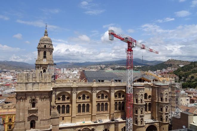 Obras de construcción del tejado de la Catedral de Málaga