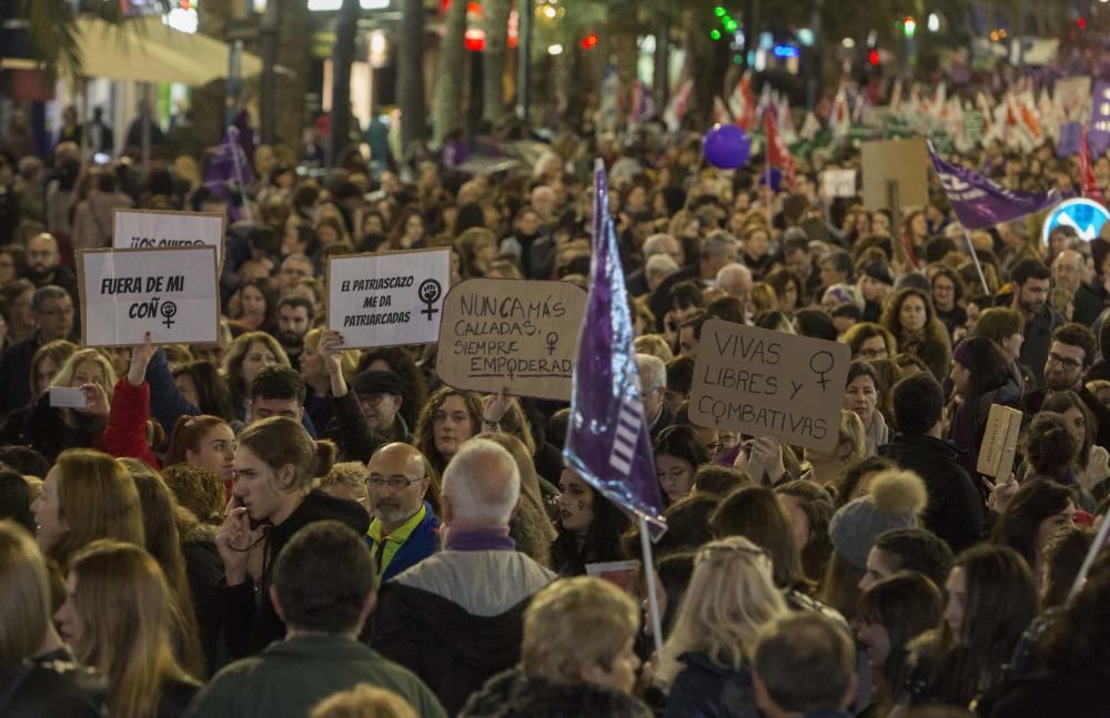 8 de Marzo: Más de 40.000 personas en la manifestación feminista de Alicante contra el machismo y por la igualdad