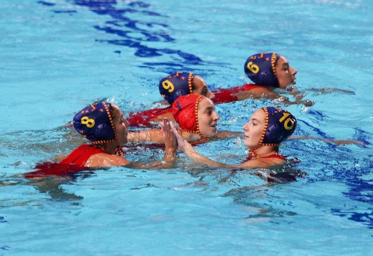 Waterpolo. Victòria ajustada contra el Canadà (14-10) per a les noies de Miki Oca Waterpolo. Victòria ajustada contra el Canadà (14-10) per a les noies de Miki Oca