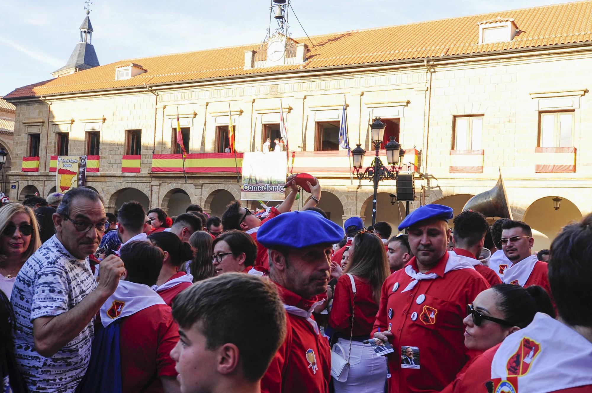 GALERÍA | Búscate en nuestras fotos del chupinazo de las fiestas de Benavente