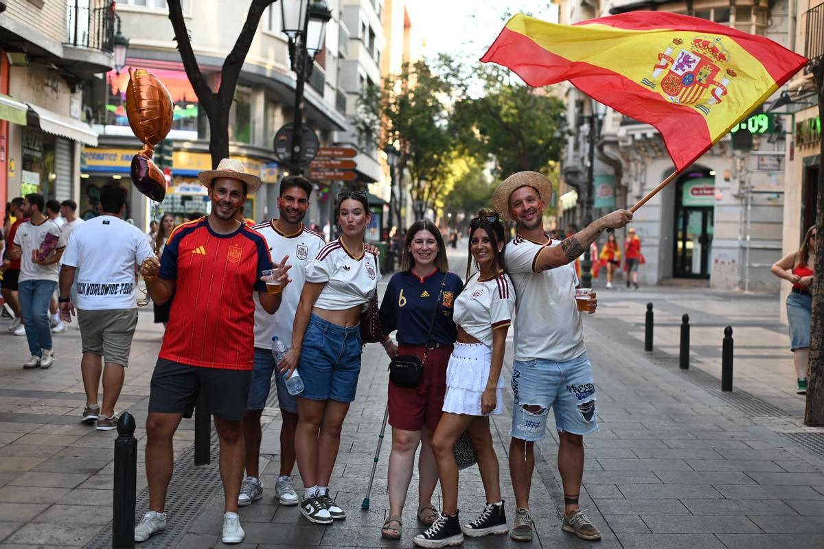 En imágenes | Zaragoza se vuelca con La Roja en la final del Mundial