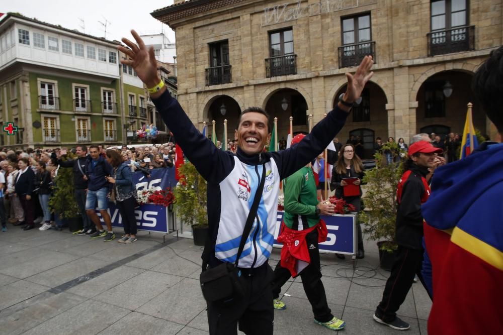 Los participantes en el Mundial de Duatlón toman Avilés