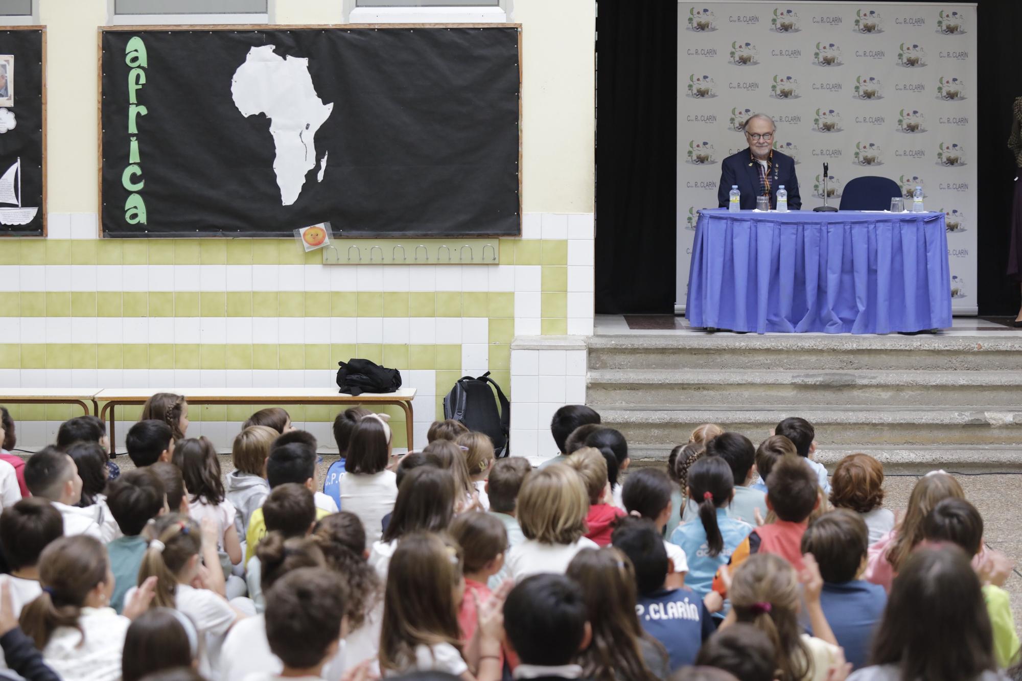 EN IMÁGENES: Philip Felgner, uno de los padres de la vacuna contra el covid, vuelve a Asturias y visita el colegio Clarin en Gijón