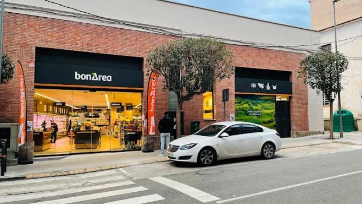 El supermercat on va tenir lloc el robatori, a la carretera del Miracle