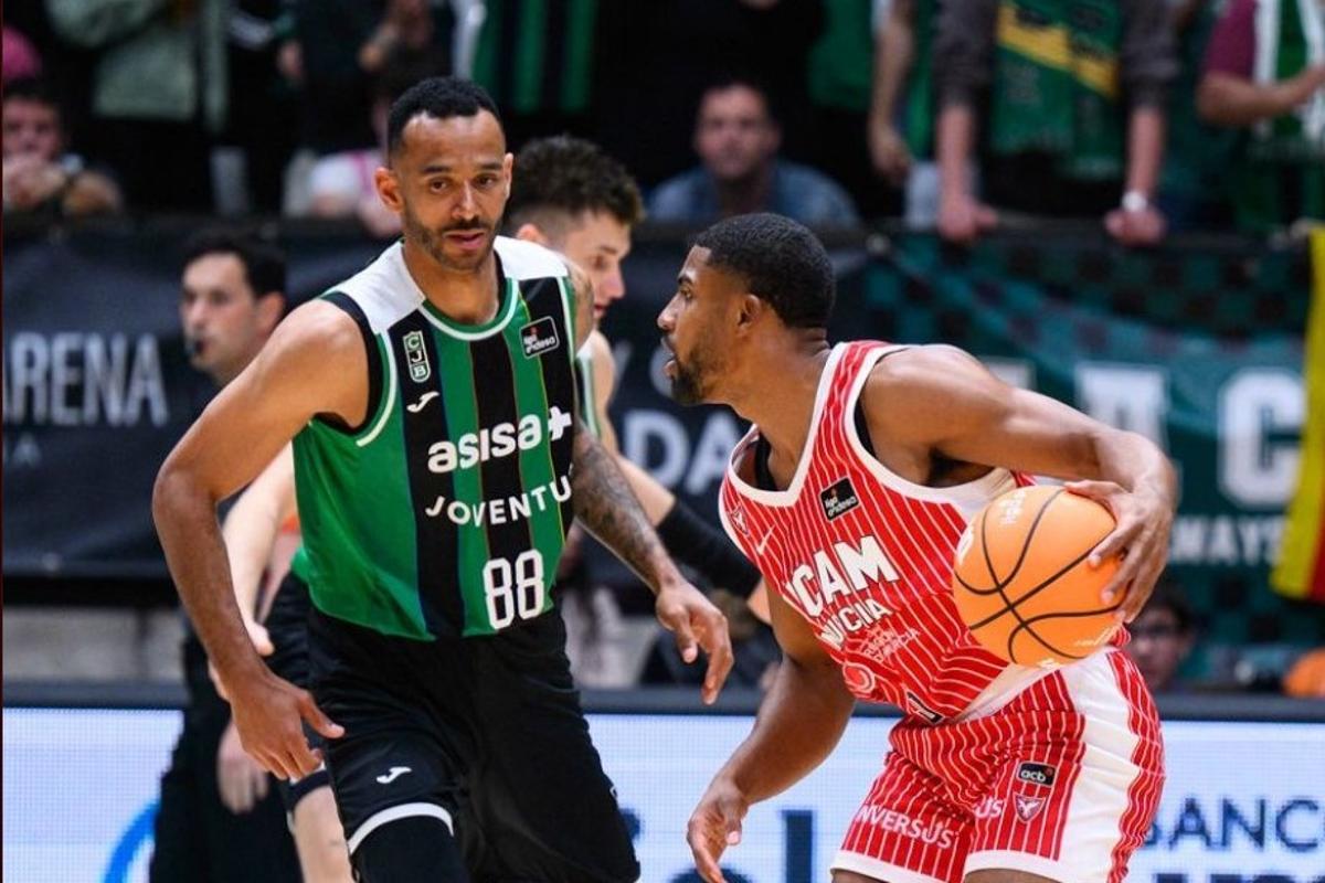 La Penya no pudo plantar cara al UCAM Murcia en el Olímpic