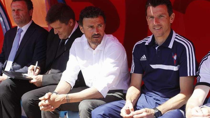 Juan José Cota, Gudelj, Luis Enrique y Juan Carlos Unzúe, ayer en el banquillo del Celta. // LOF