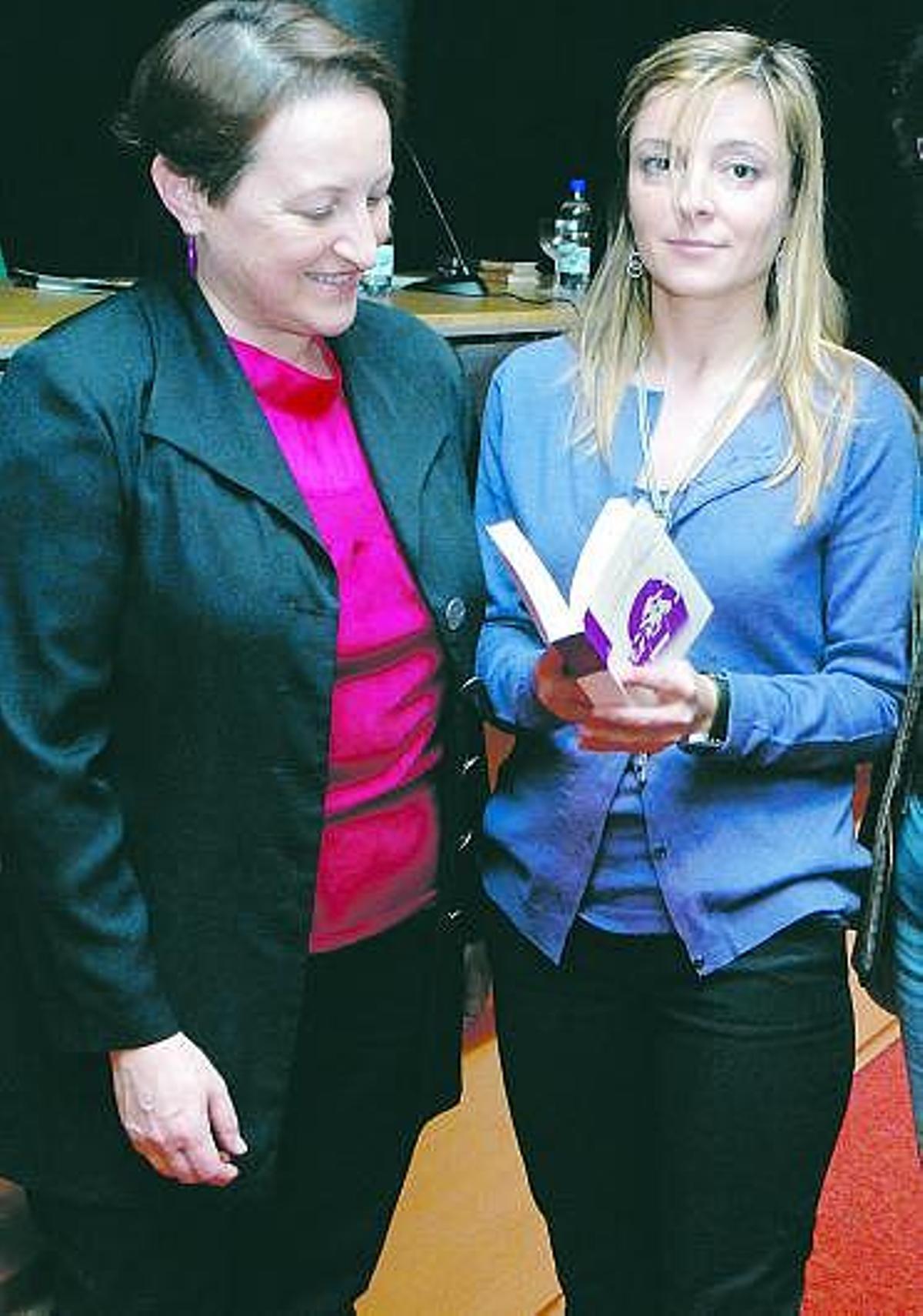 Isabel Carrera, izquierda, y Amanda Castro.