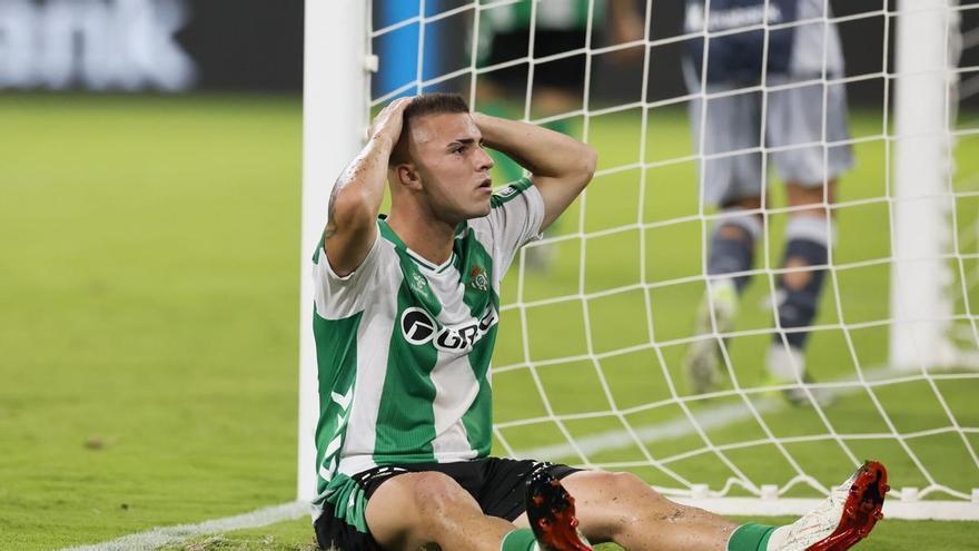 Pablo García recibe sondeos de equipos de LaLiga mientras el Betis y su agencia piden tranquilidad con el futuro del canterano