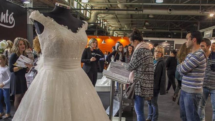 Firanovios acogió a multitud de personas en sus pasarelas nupciales y de comuniones.