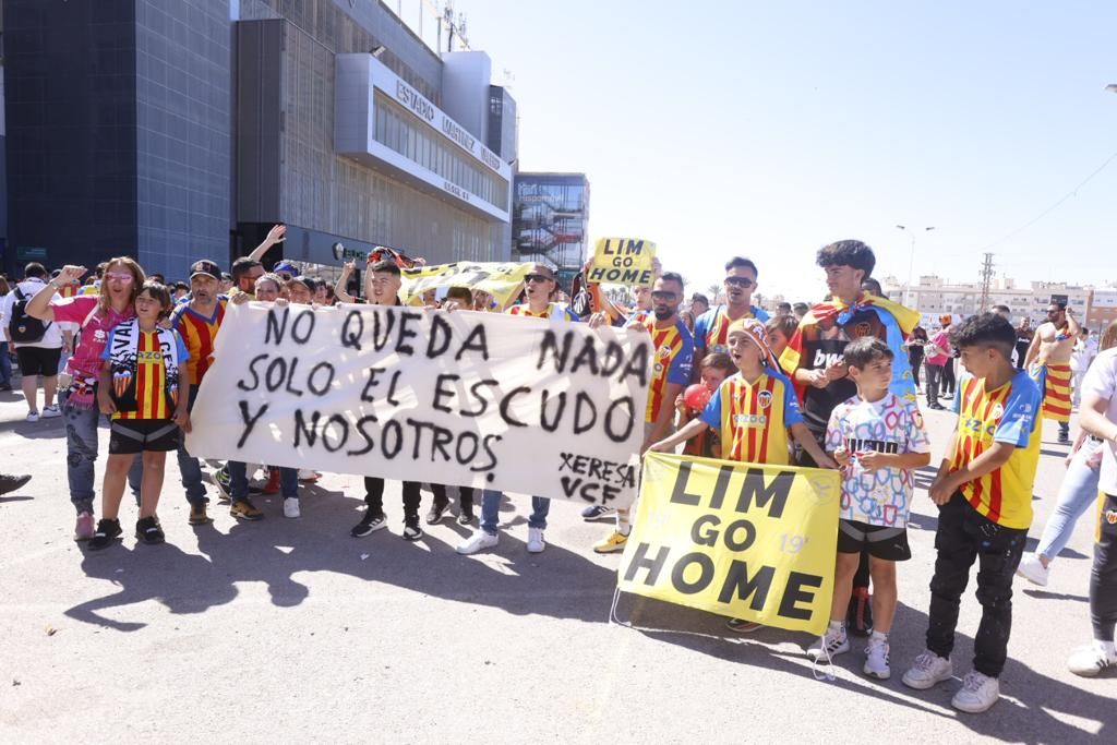 La afición del Valencia CF ante el Elche