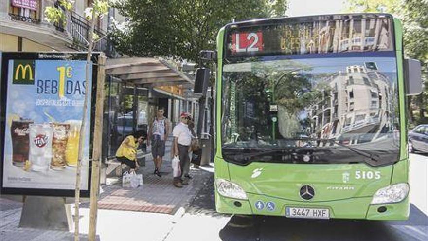 El Junquillo pide que el autobús entre en el barrio y Cáceres el Viejo exige más paradas