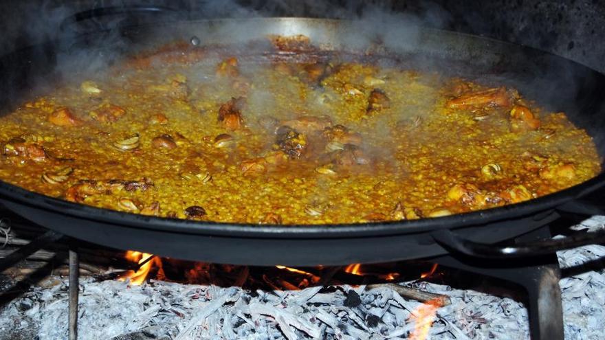 La deliciosa paella de arroz y caracoles de Pinoso