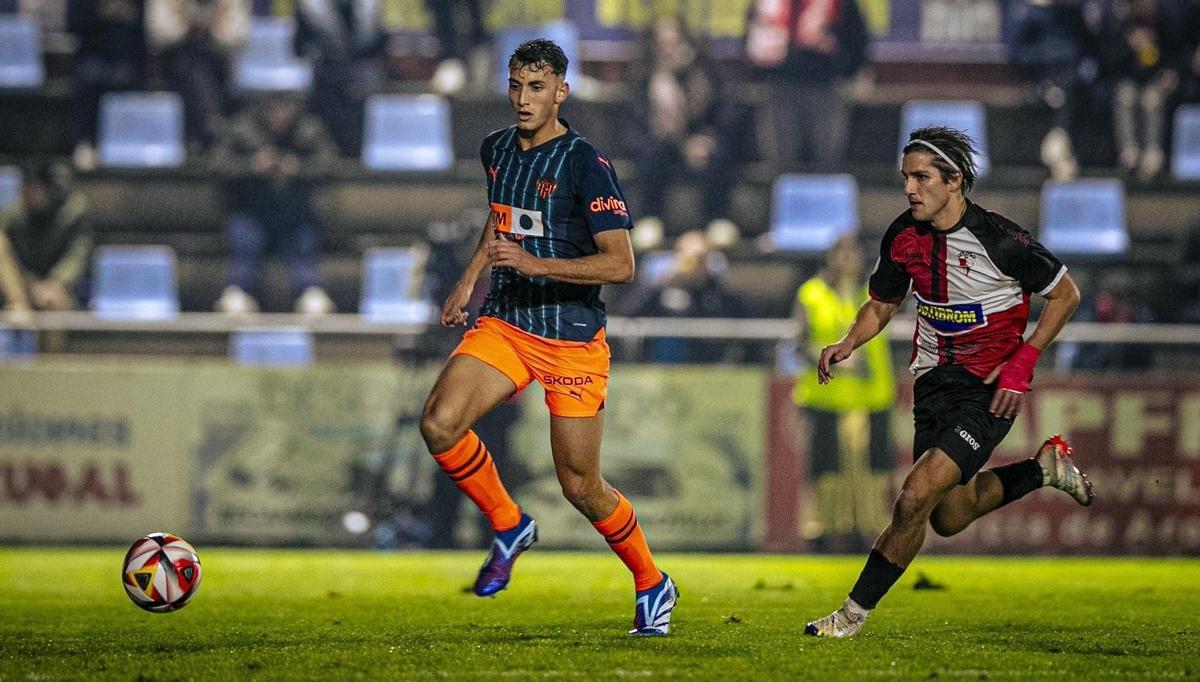 Iranzo, central del Valencia, en un partido de la pasada temporada.