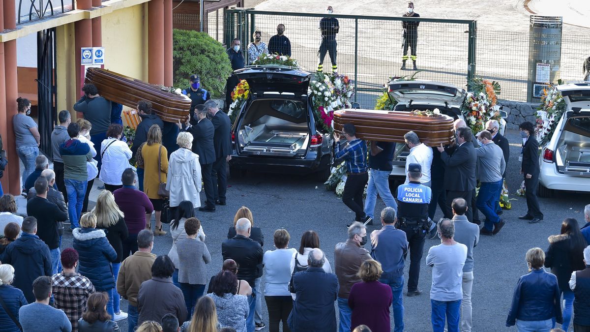 Multitudinaria despedida en Gran Canaria a la familia asturiana muerta en un barranco