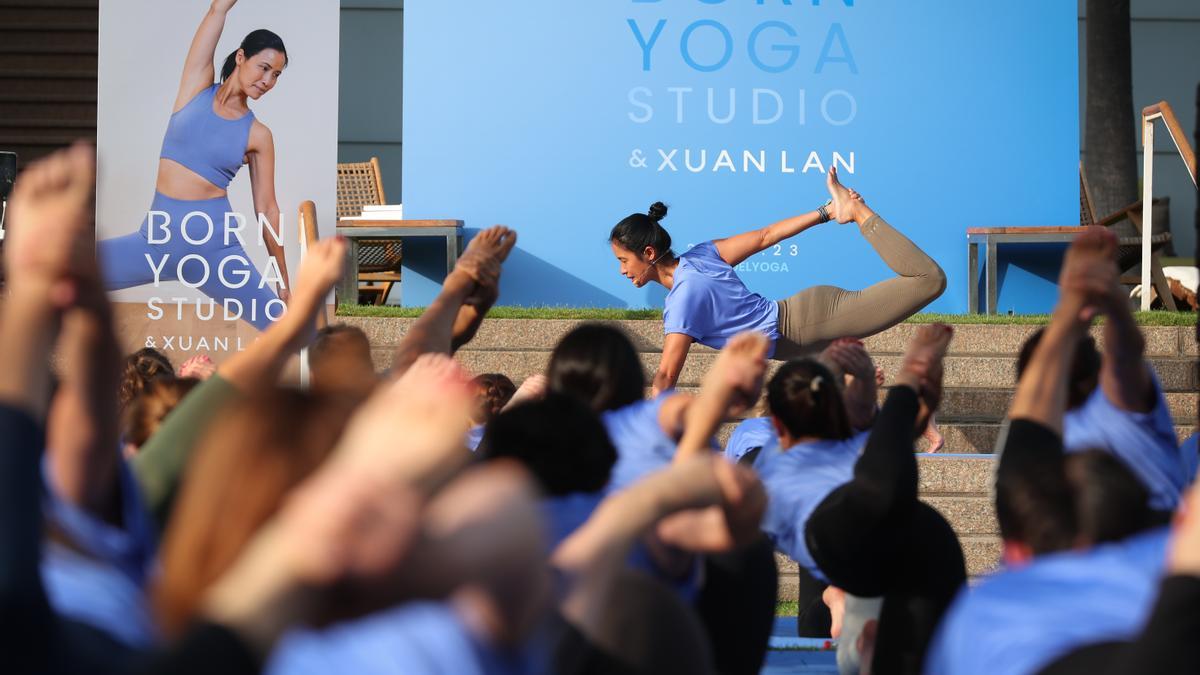Xuan Lan I love yoga