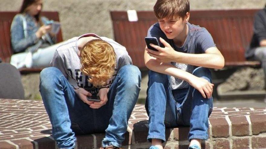 Los niños de la Región son los que pasan más tiempo conectados a Internet de España