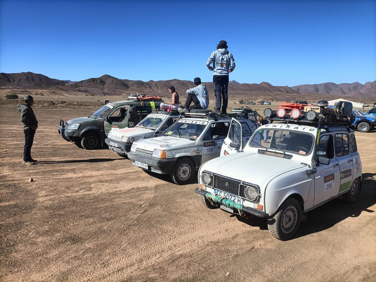 Participantes, entre ellos David Muriel y Ángel Borrella, enel Uniraid de febrero de 2025.