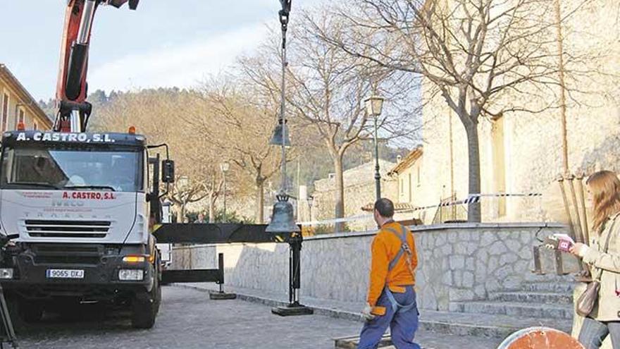 Imagen de una de las plazas durante unas obras de rehabilitación de la parroquia de Mancor.