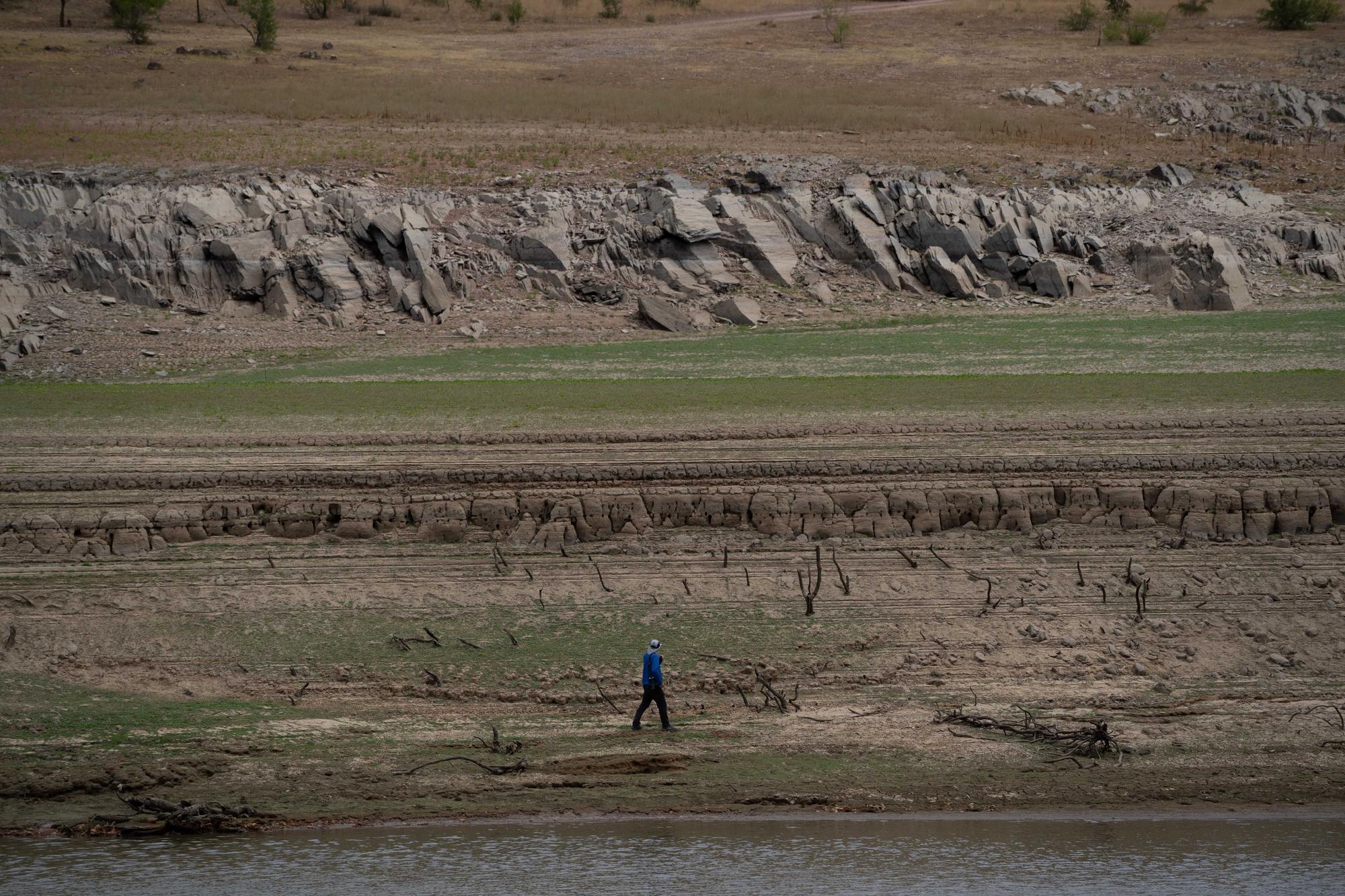 GALERÍA | El “brutal vaciado del embalse de Ricobayo”, en imágenes.