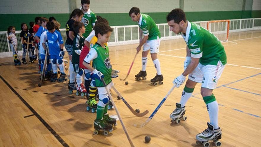 Toni Pérez, ayer en una actividad con escolares.