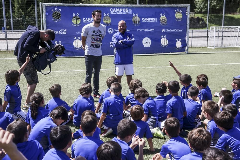 Toche visita el campus de verano del Oviedo