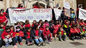 Manifestación en abril de este año para pedir al Departament d’Educació la construcción del edificio de la ESO del IE Pallerola, pendiente desde el 2019.