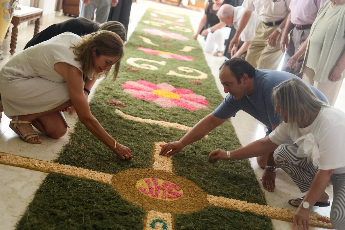 El Perdigón diseña la alfombra floral para las Hermanitas de los Ancianos Desamparados El Perdigón diseña la alfombra floral para las Hermanitas de los Ancianos Desamparados