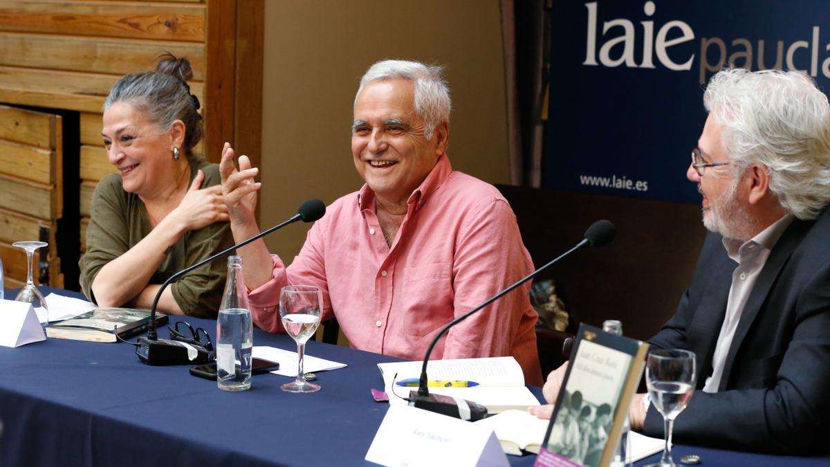 Juan Cruz: «A Espanya, la postguerra va ser tan llarga que ens en vam oblidar» Juan Cruz: «A Espanya, la postguerra va ser tan llarga que ens en vam oblidar»