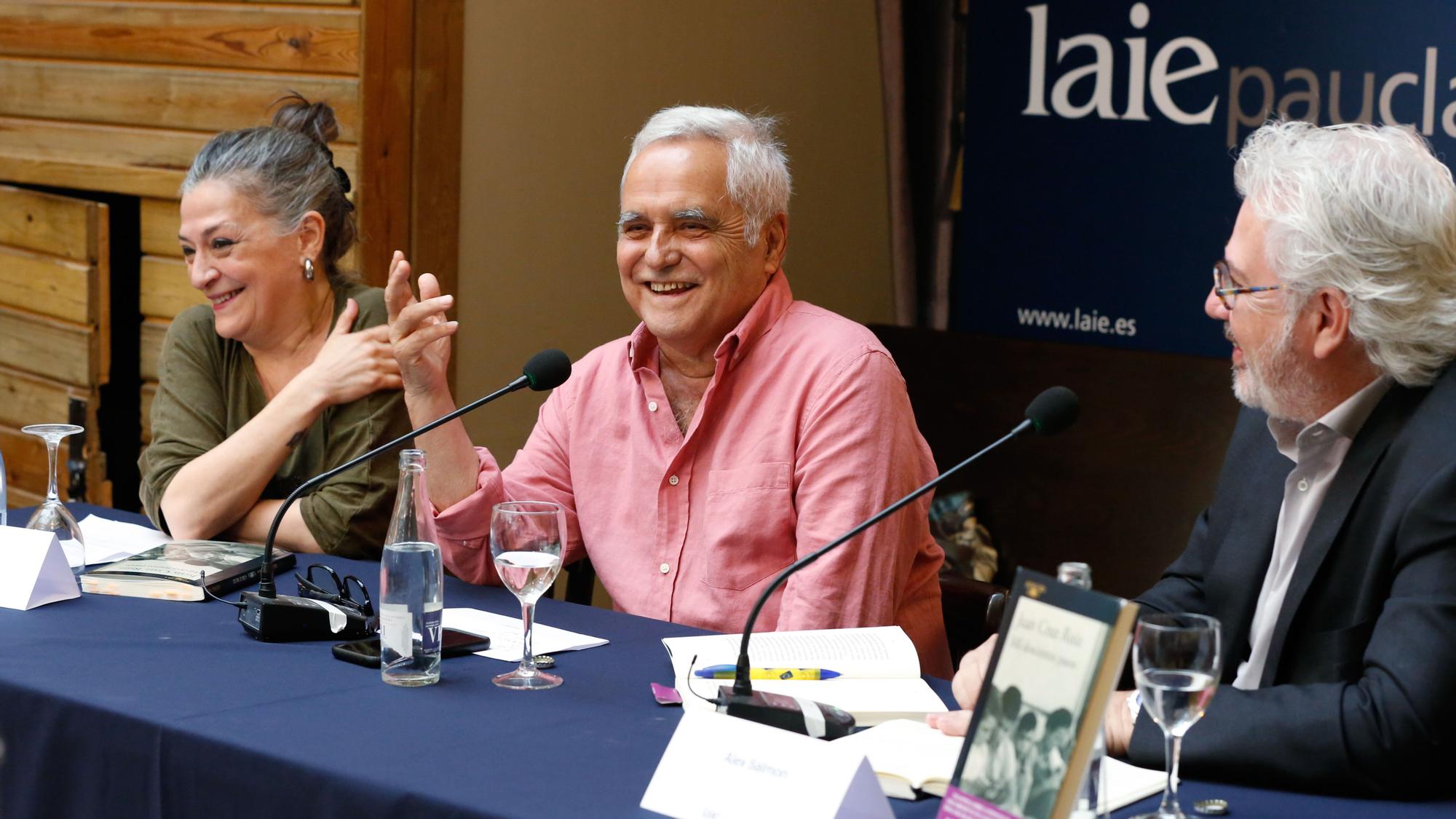 BARCELONA 20/06/2022 Presentación de la novela de Juan Cruz 'Mil doscientos pasos', con Olga Merino y Álex Sàlmon, en la librería Laie                   FOTO: ALVARO MONGE