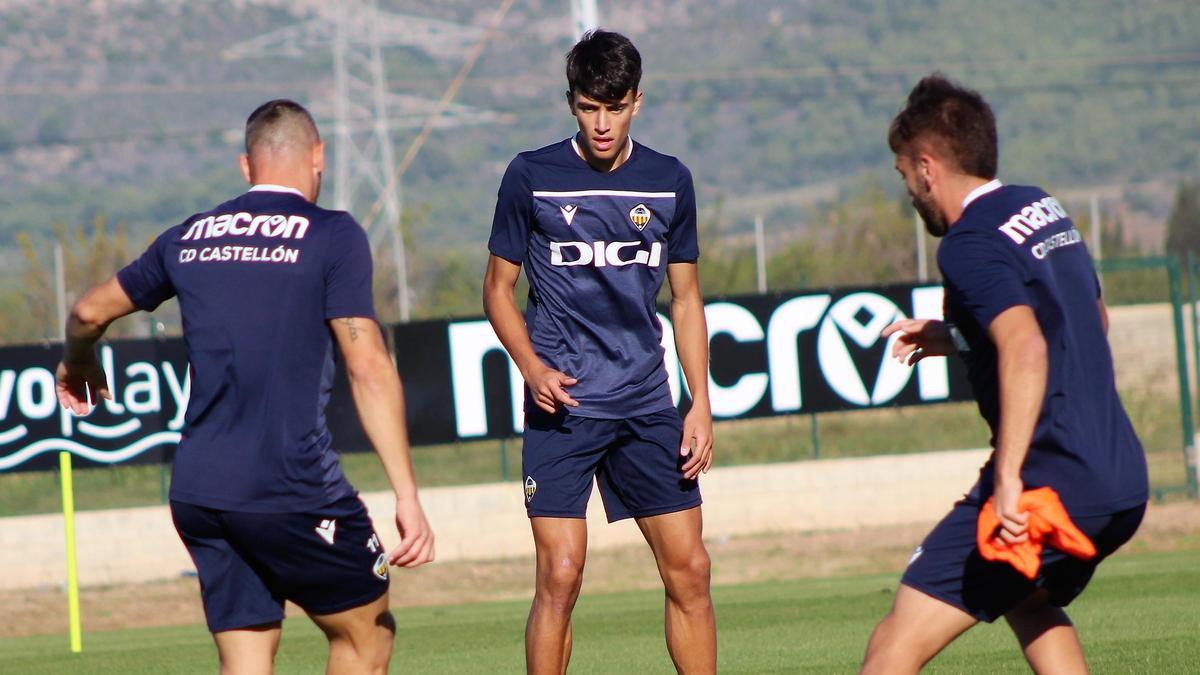 Jose Albert, uno de los jugadores que dan el paso del juvenil al Castellón B y que hará la pretemporada con Torrecilla.