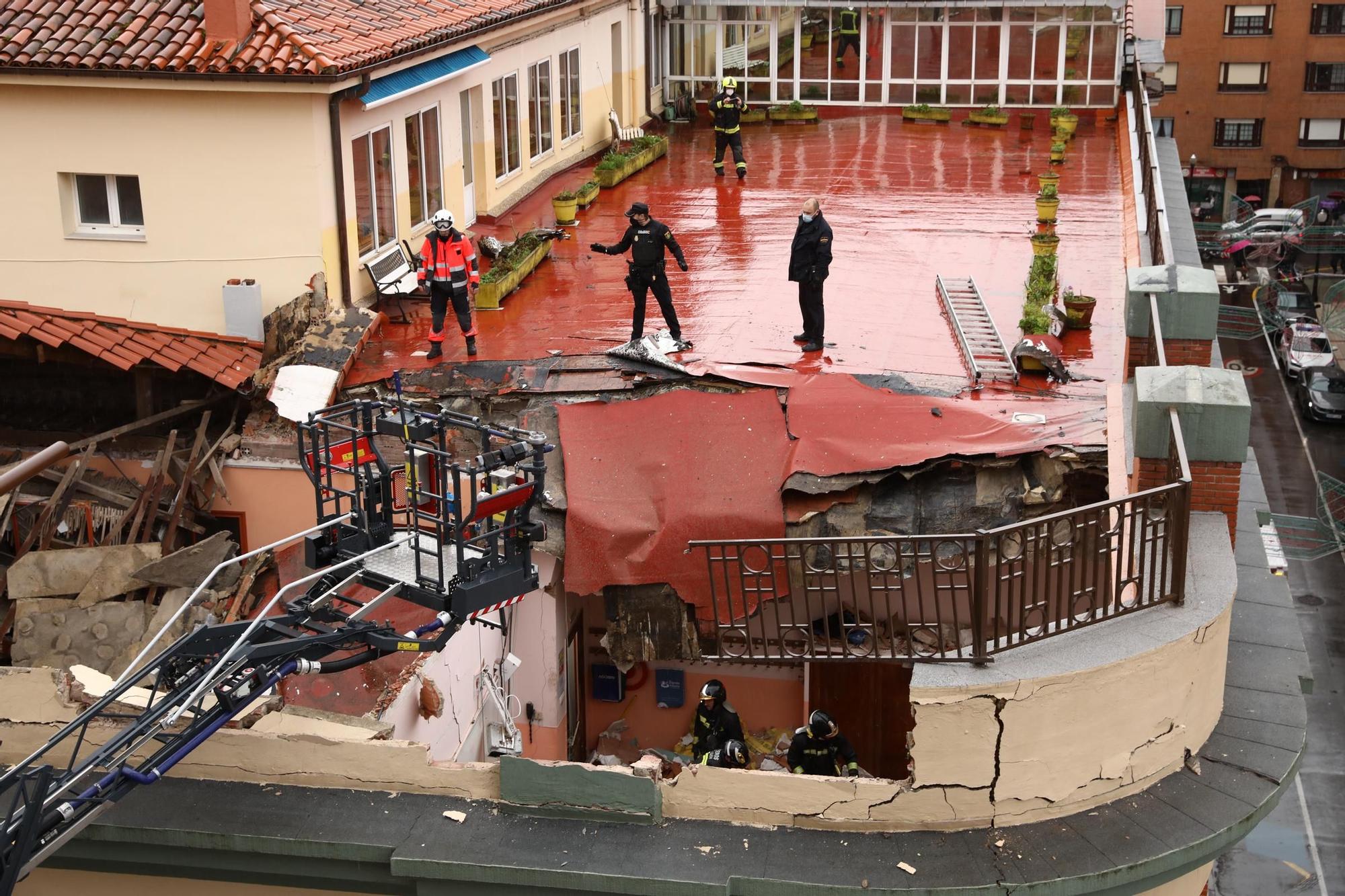 Labores de rescate en el colegio San Vicente de Paul