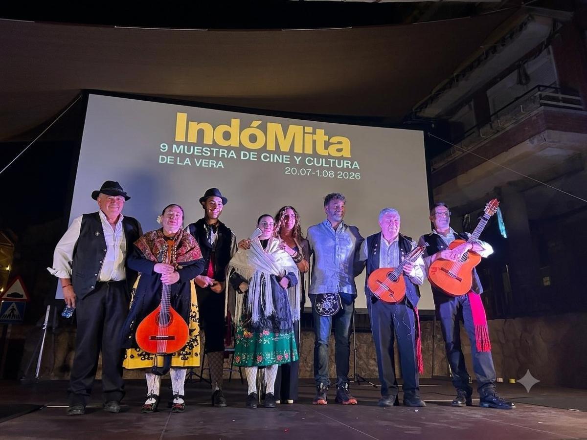 La Vera homenajea a los productores Tay Sánchez y Néstor Costrafreda con la Faltriquera Verata La Vera homenajea a los productores Tay Sánchez y Néstor Costrafreda con la Faltriquera Verata