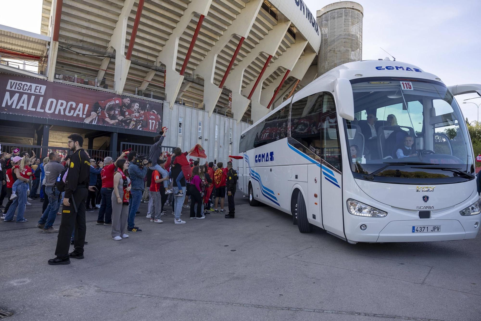 Euforia mallorquinista para despedir al equipo hacia Sevilla