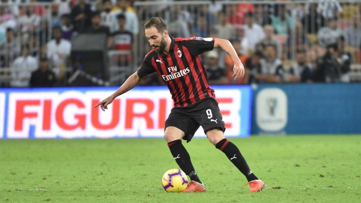 Higuaín tiene las horas contadas en el Milan.