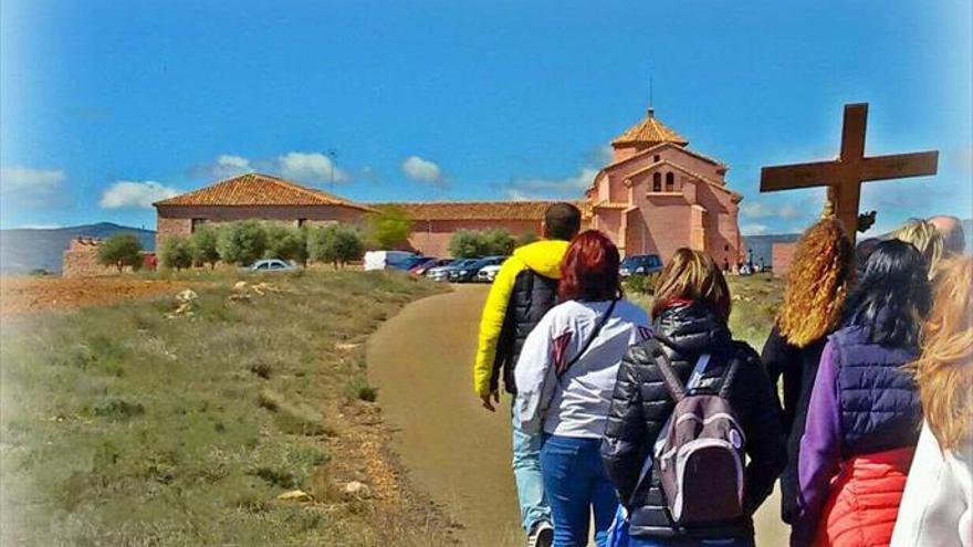 Plenas sale en romería a la Virgen del Carrascal