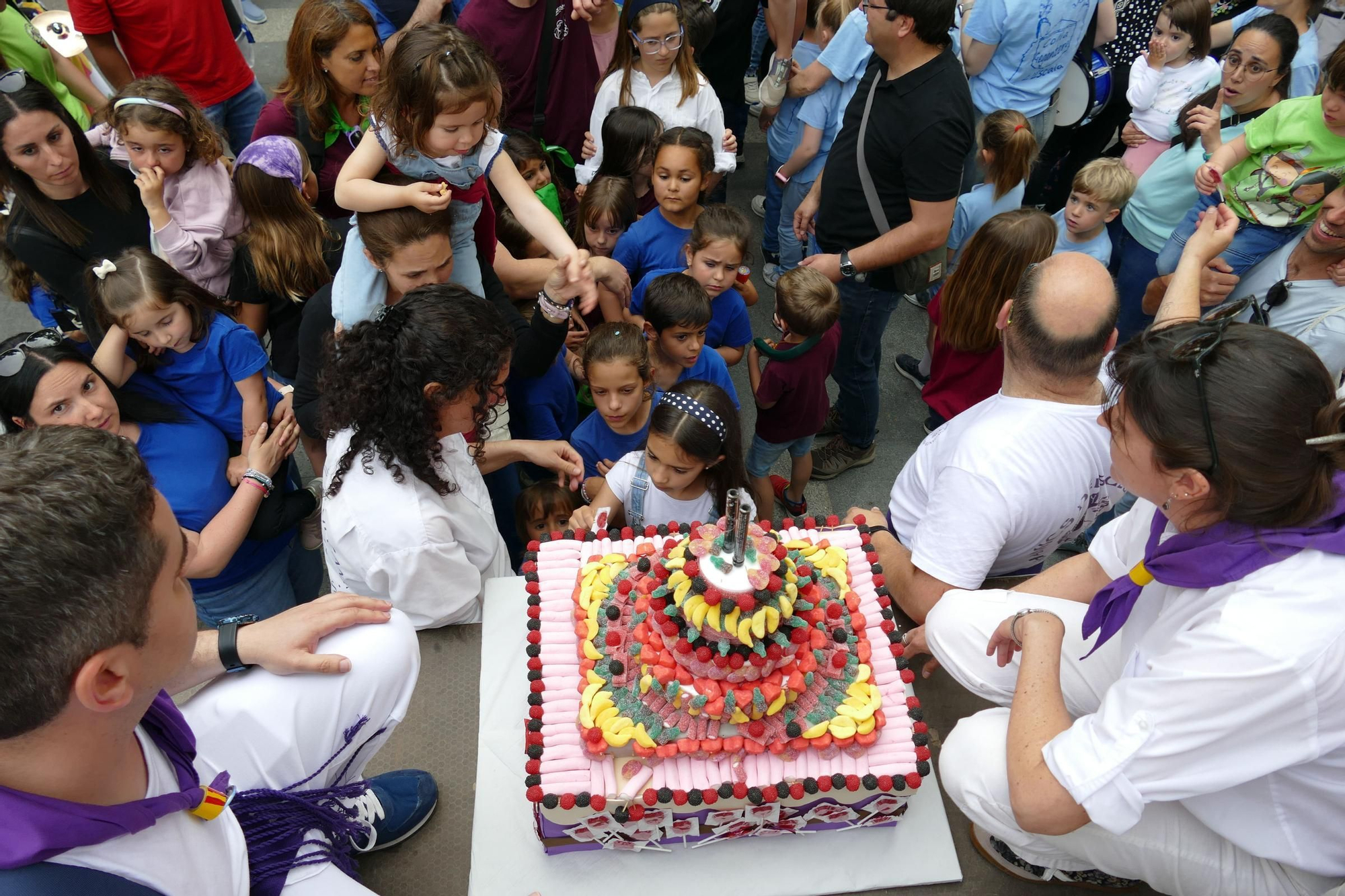 La trobada gegantera de la Diada de Santa Creu celebra els 30 anys dels Amics dels Gegants de Figueres
