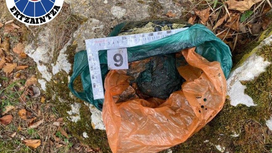 Hallado en Guipúzcoa un zulo con material explosivo, presumiblemente de ETA