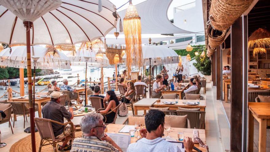 Una bonita terraza en s’Arenal Petit. | | VÍCTOR AMIEVA FERNÁNDEZ