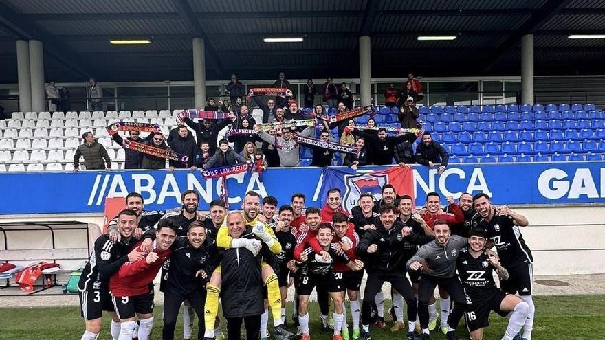 El sueño del play-off, más cerca: un Langreo lanzado gana en el campo del Fabril (0-1)