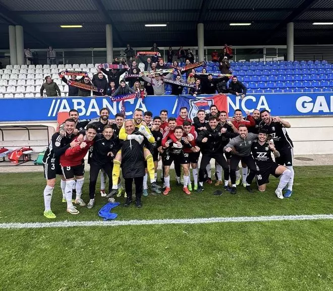 El sueño del play-off, más cerca: un Langreo lanzado gana en el campo del Fabril (0-1)