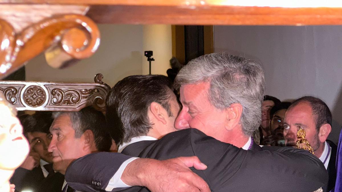 Vídeo | Cayetano Martínez de Irujo protagoniza la levantá de Los Gitanos en el Palacio de Dueñas