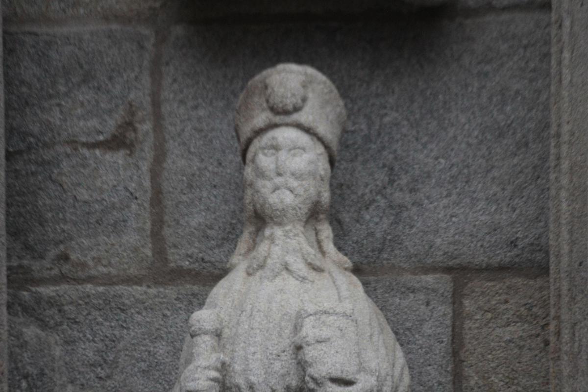 La escultura del Apóstol Santiago, con la cabeza recuperada.