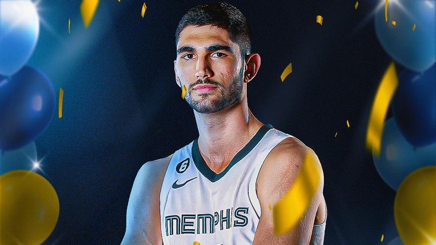 Felicitación de los Memphis Grizzlies a Santi Aldama por su 22 cumpleaños