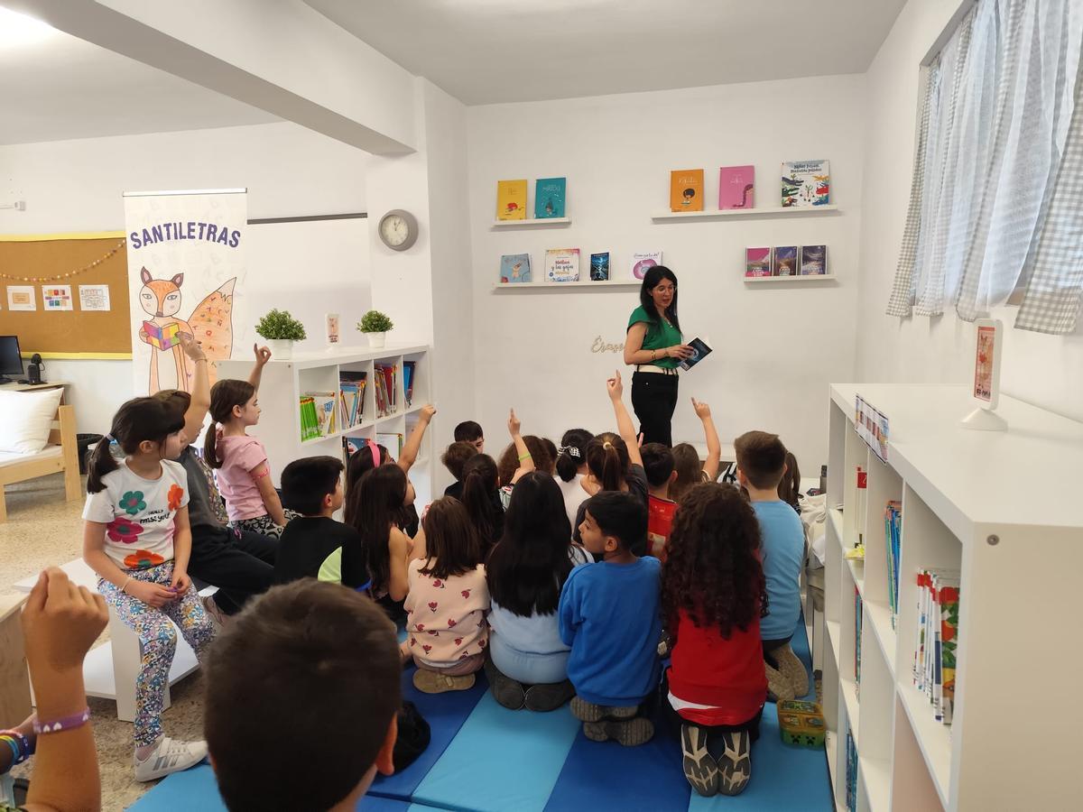 Escolares en la inauguración.